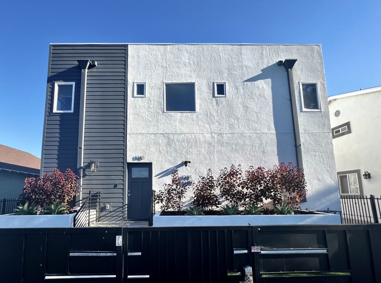 1344 W 37th Place - Co-Living Image 2