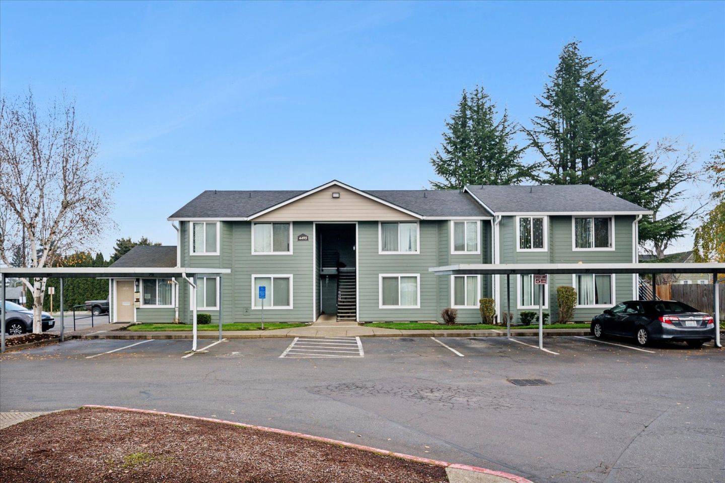 Oak Park Village Apartments Image 2