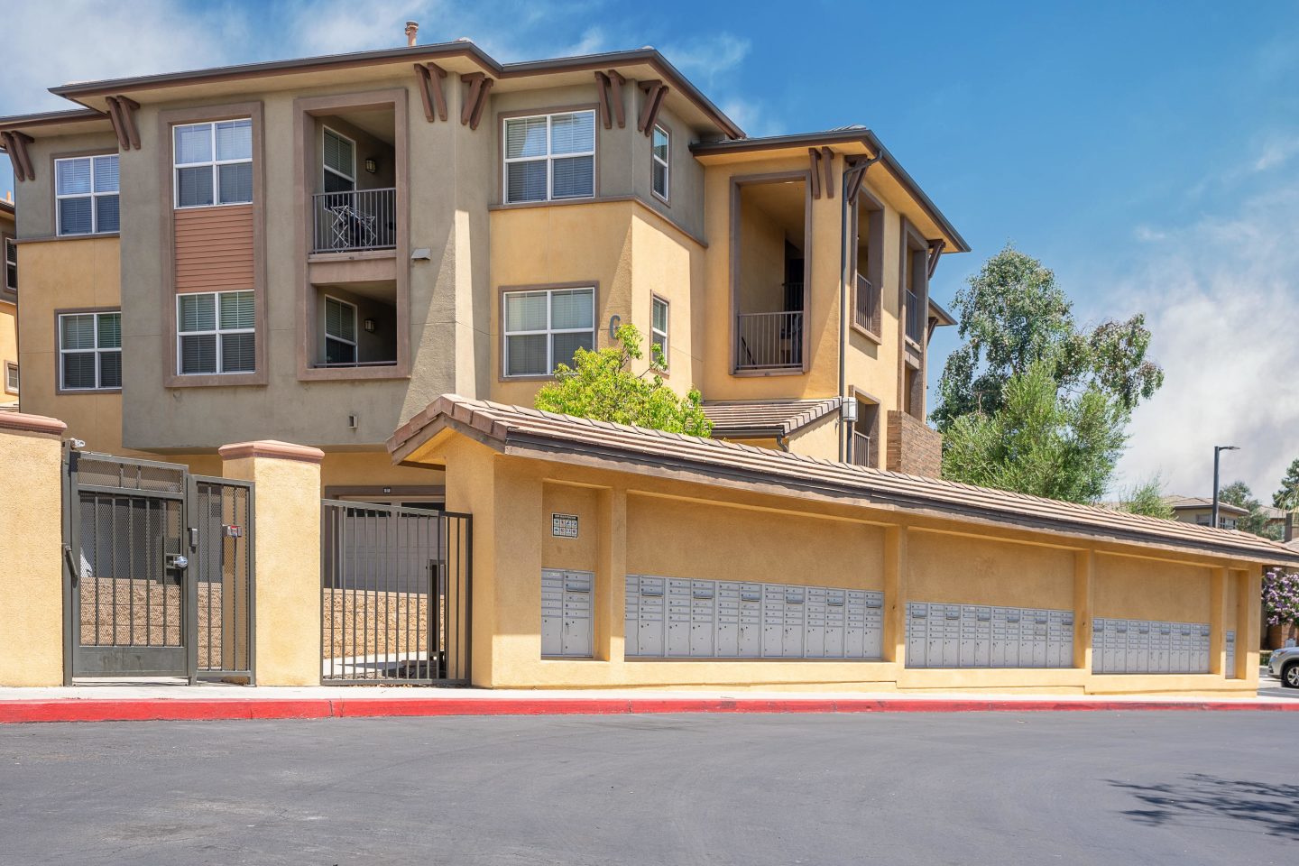 La Verne Village Luxury Apartment Homes Image 4
