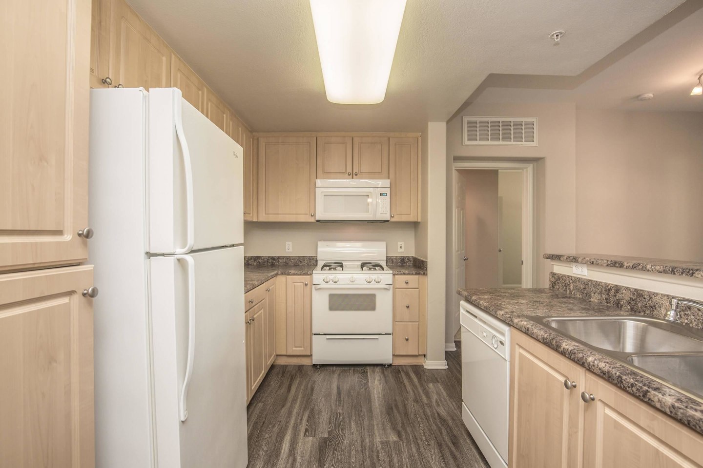Laurel Vista Apartment Homes Image 32