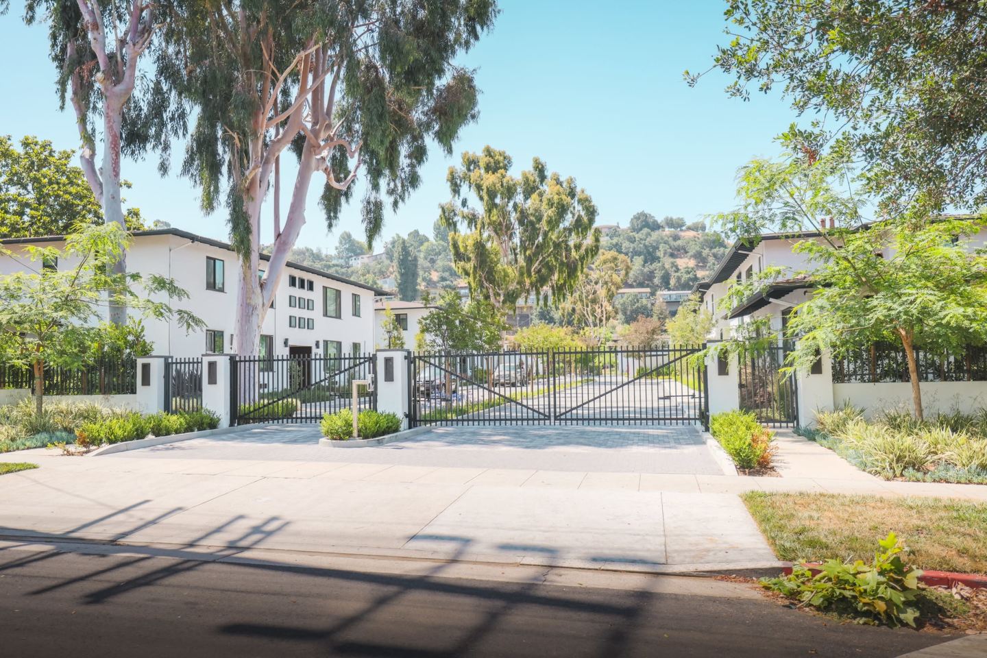 Yosemite Garden Apartments Image 1