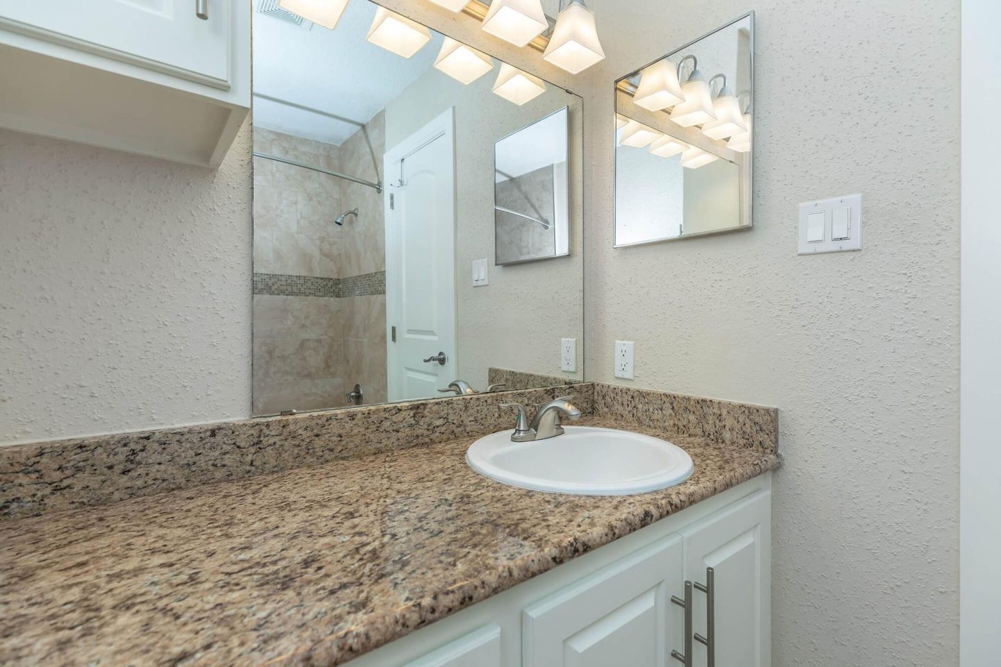 Montabella at Oak Forest Apartments Image 33