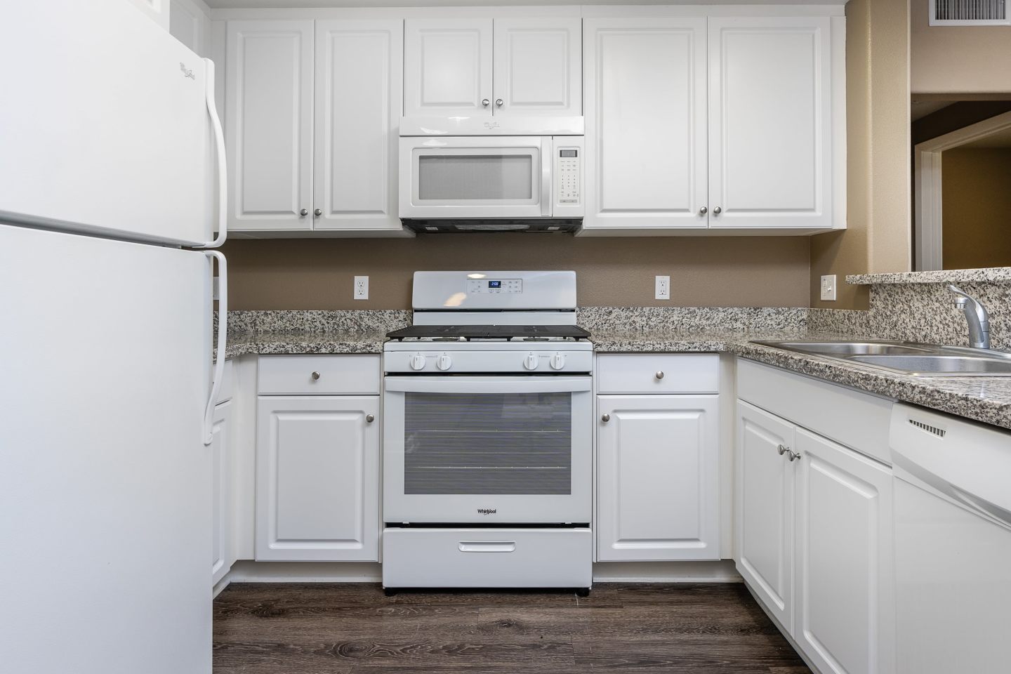 La Verne Village Luxury Apartment Homes Image 31