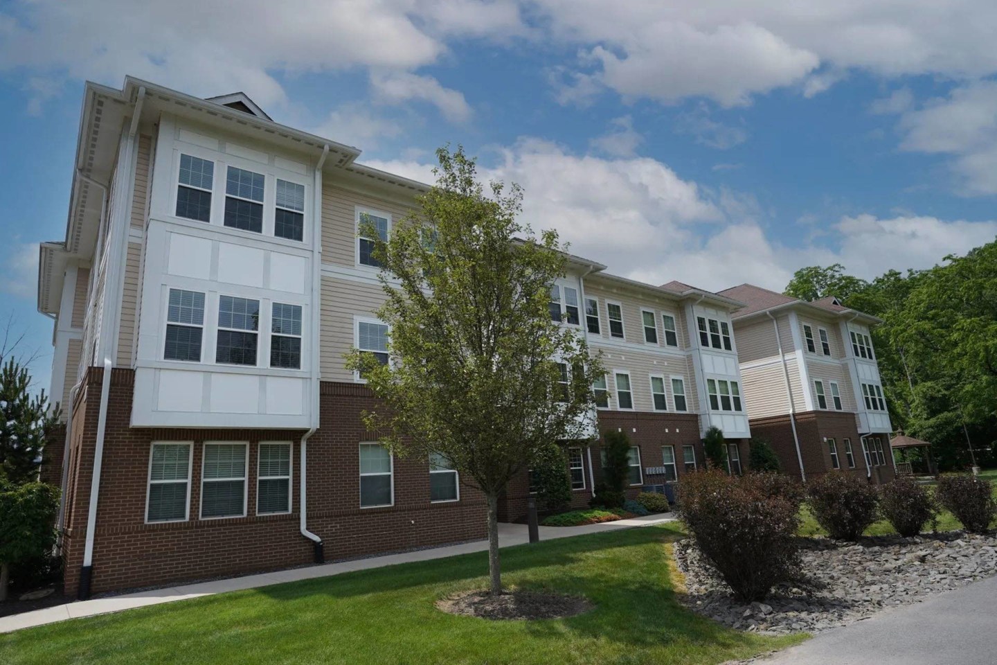Diamond Pointe Apartments Image 9