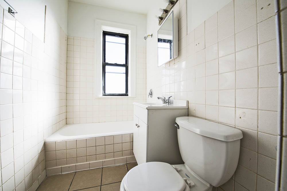 1704 W 77th St Image 14