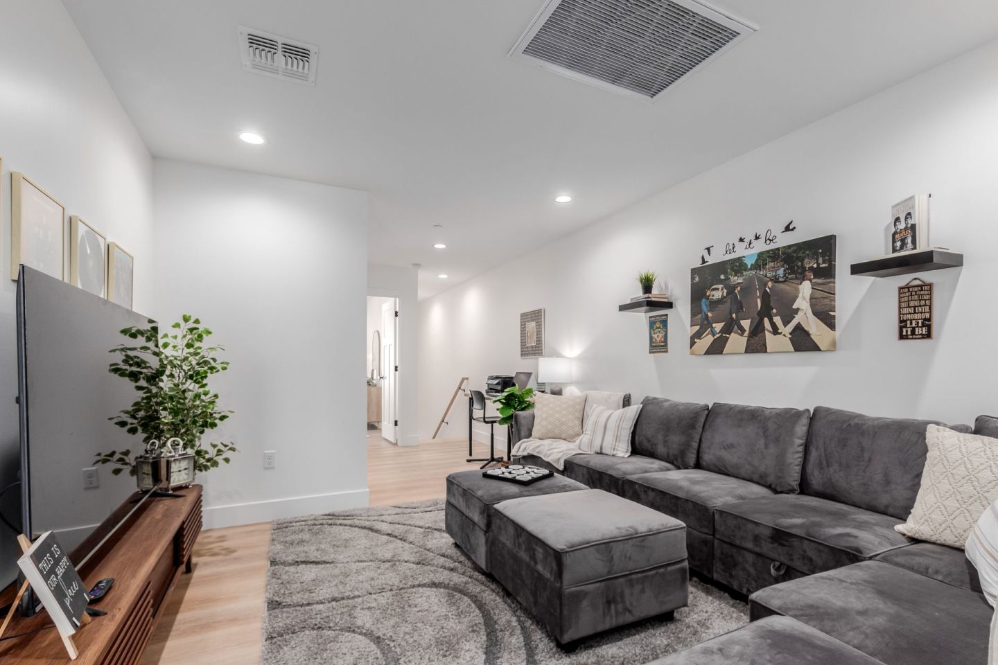 CJ Luxury Townhomes Image 25