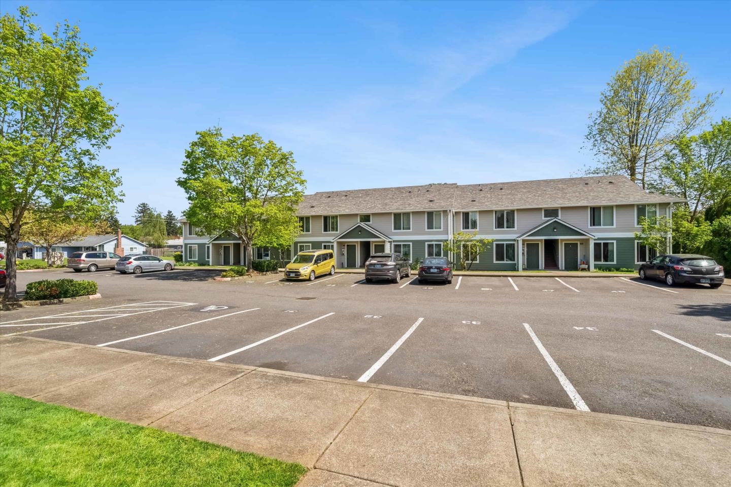 Bristol Court Apartments Image 19