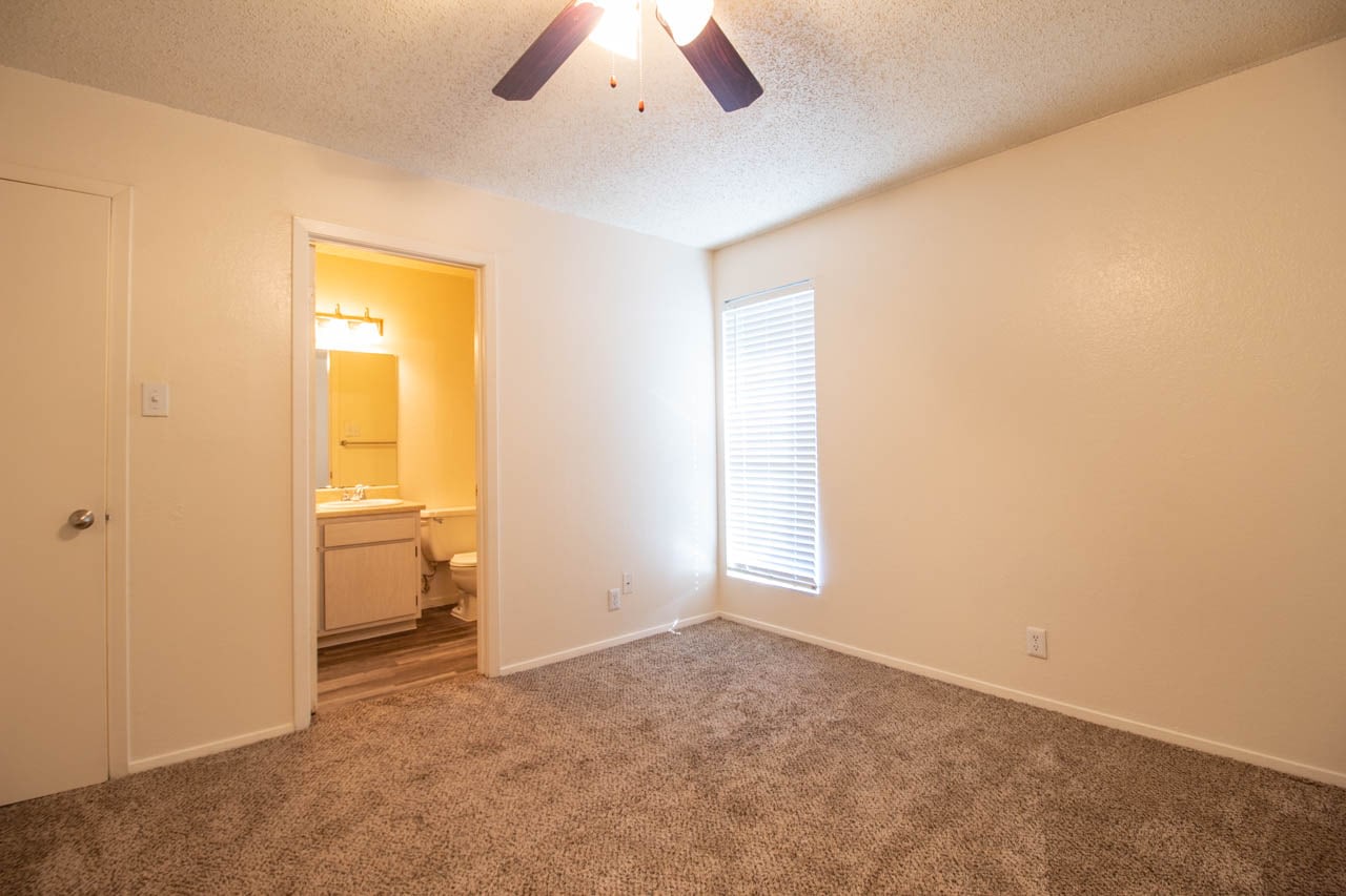 Plaza Square Apartments Image 18