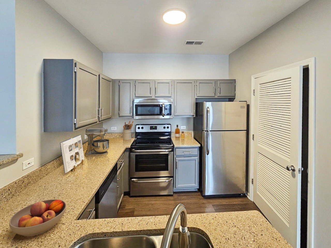 Ovaltine Court Image 23