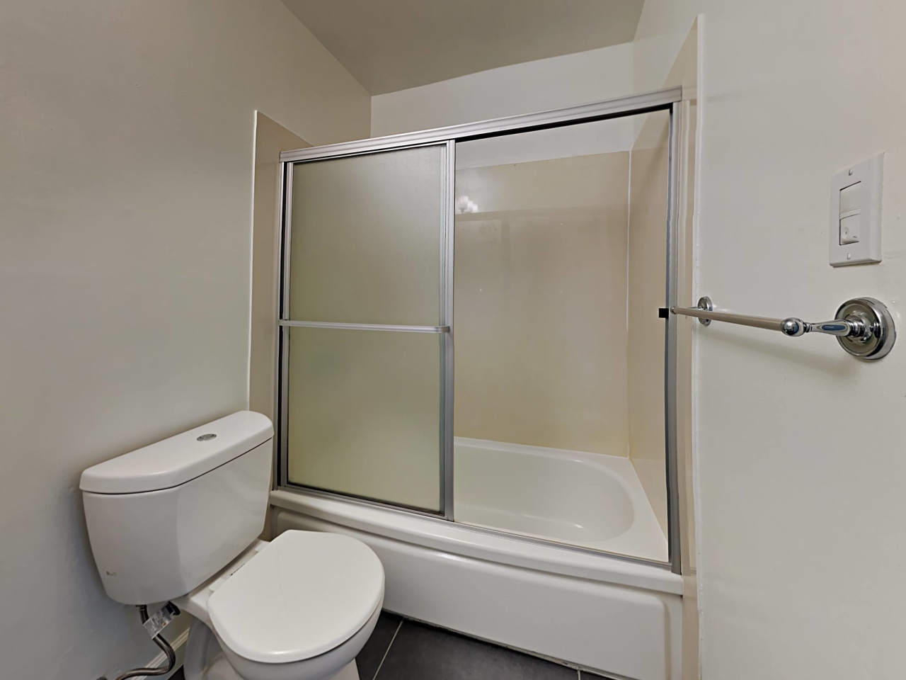 671 Vernon Image 7