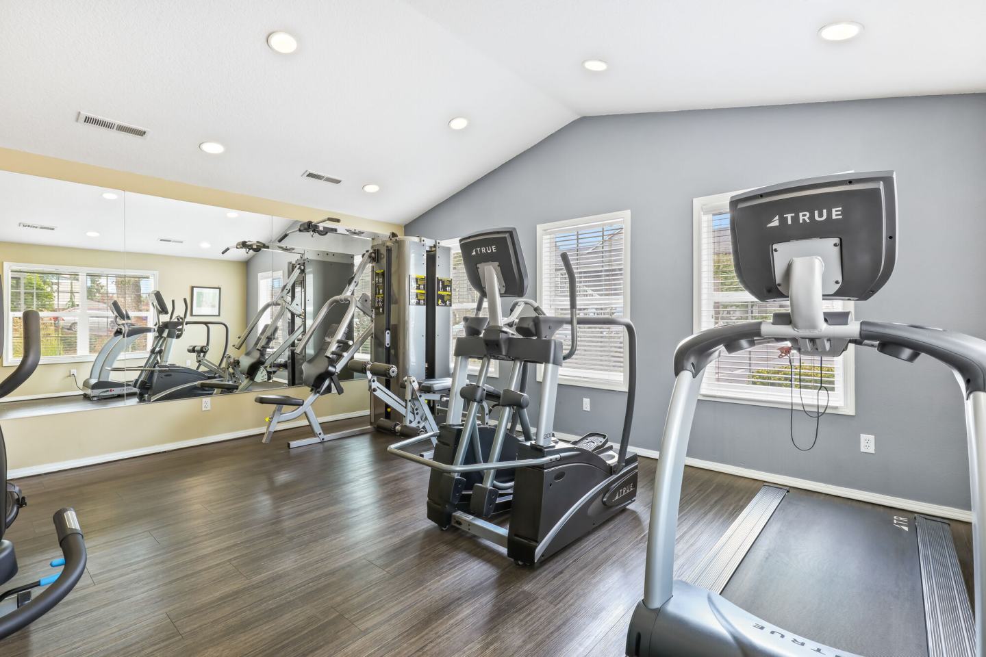 Larkspur Place Image 19