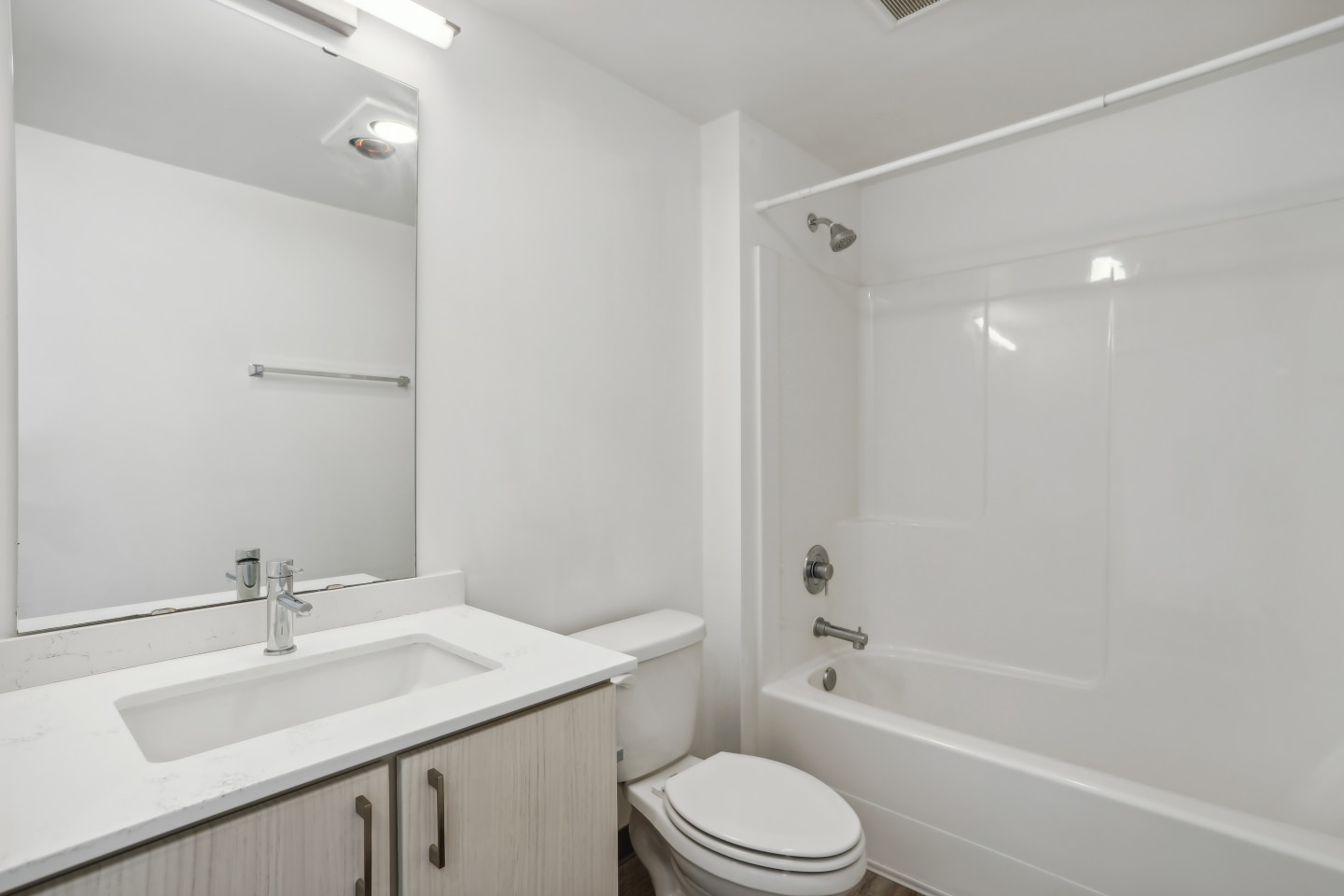 Fifty-Two Apartments - Student Housing Image 12