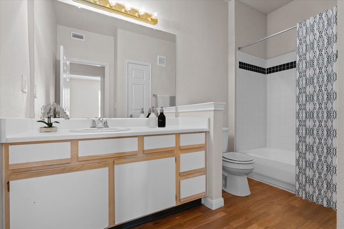 Crescent Apartments Image 13