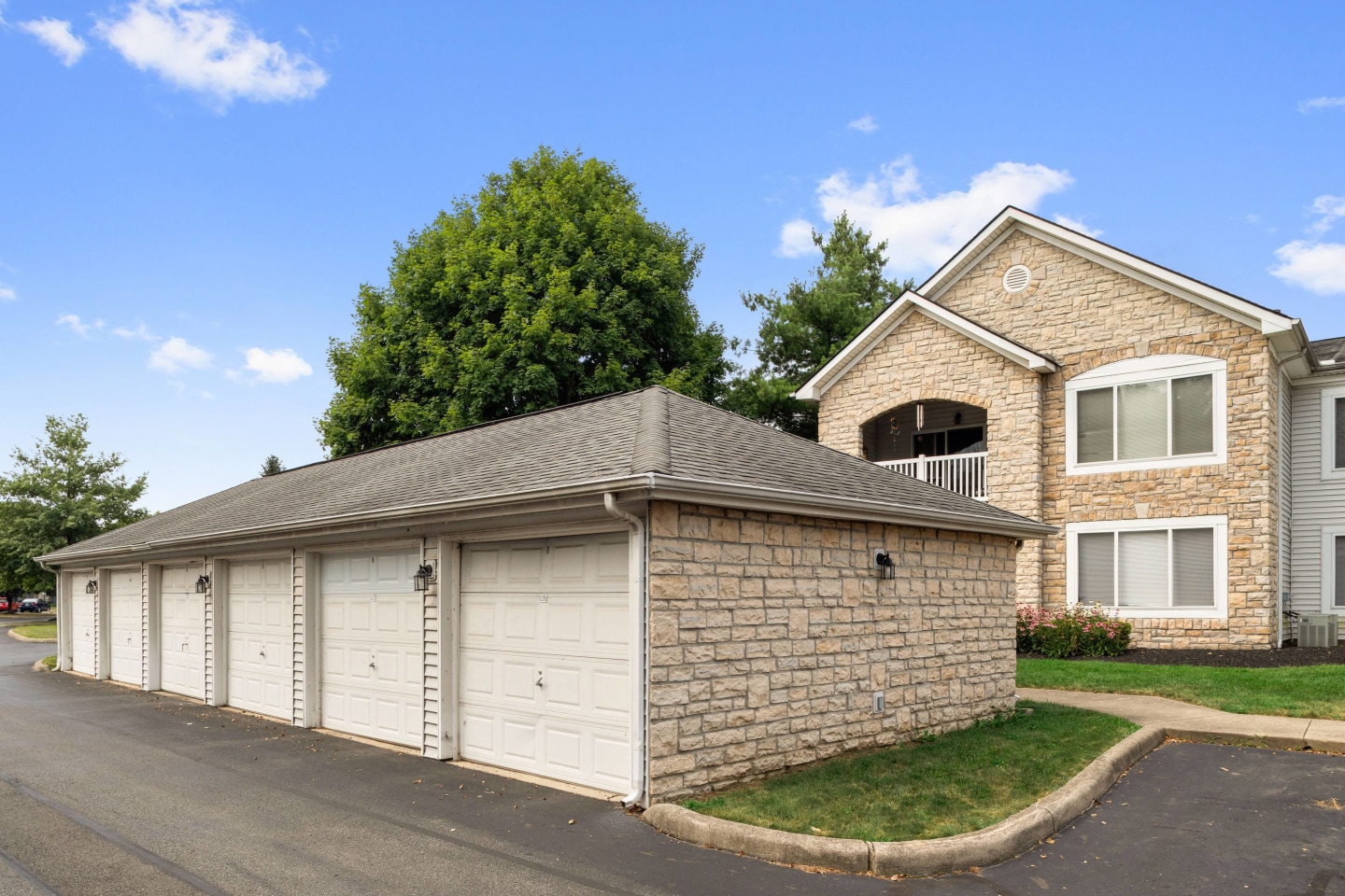 Bennington Pond Apartments Image 18