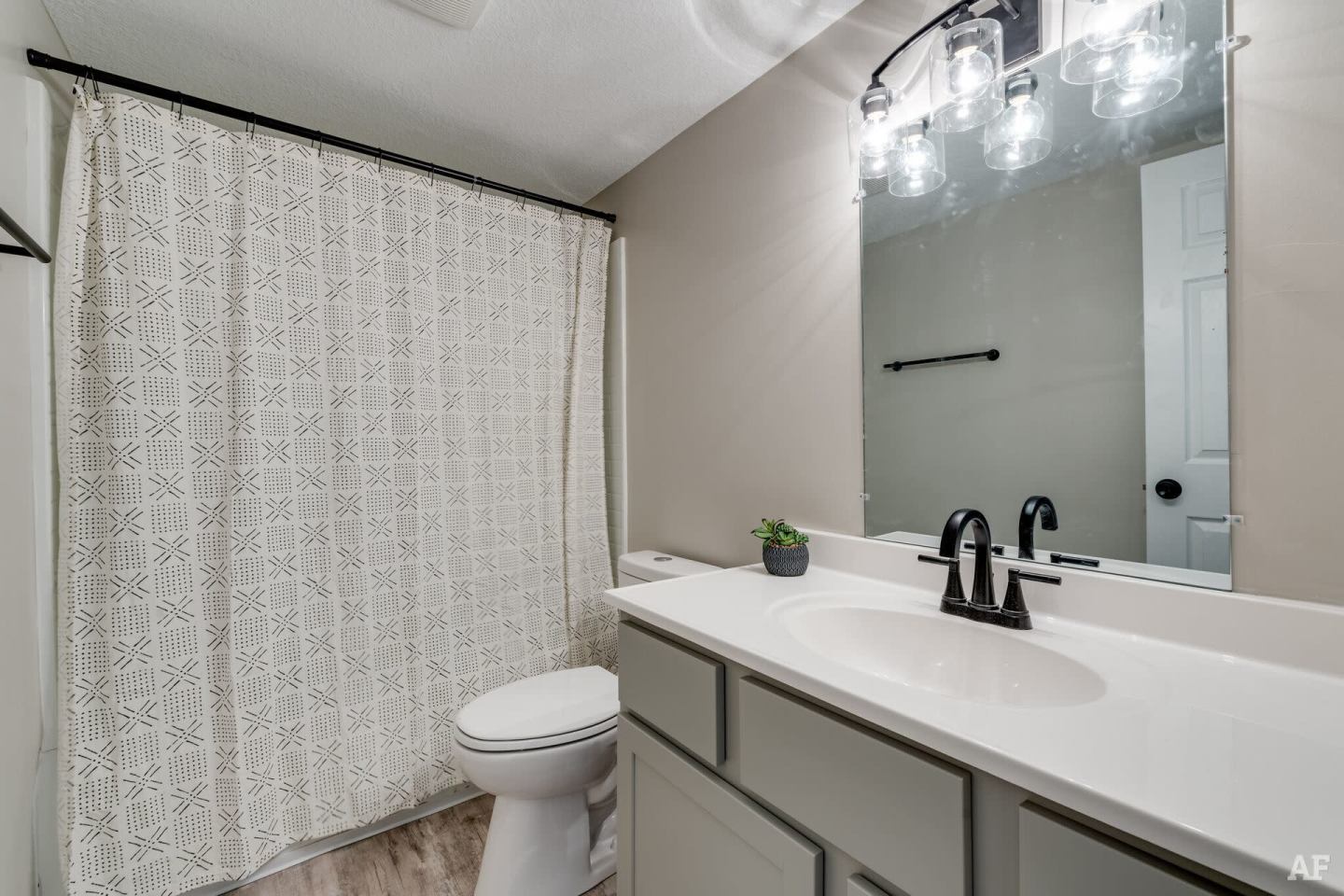 Emerald Square Image 20