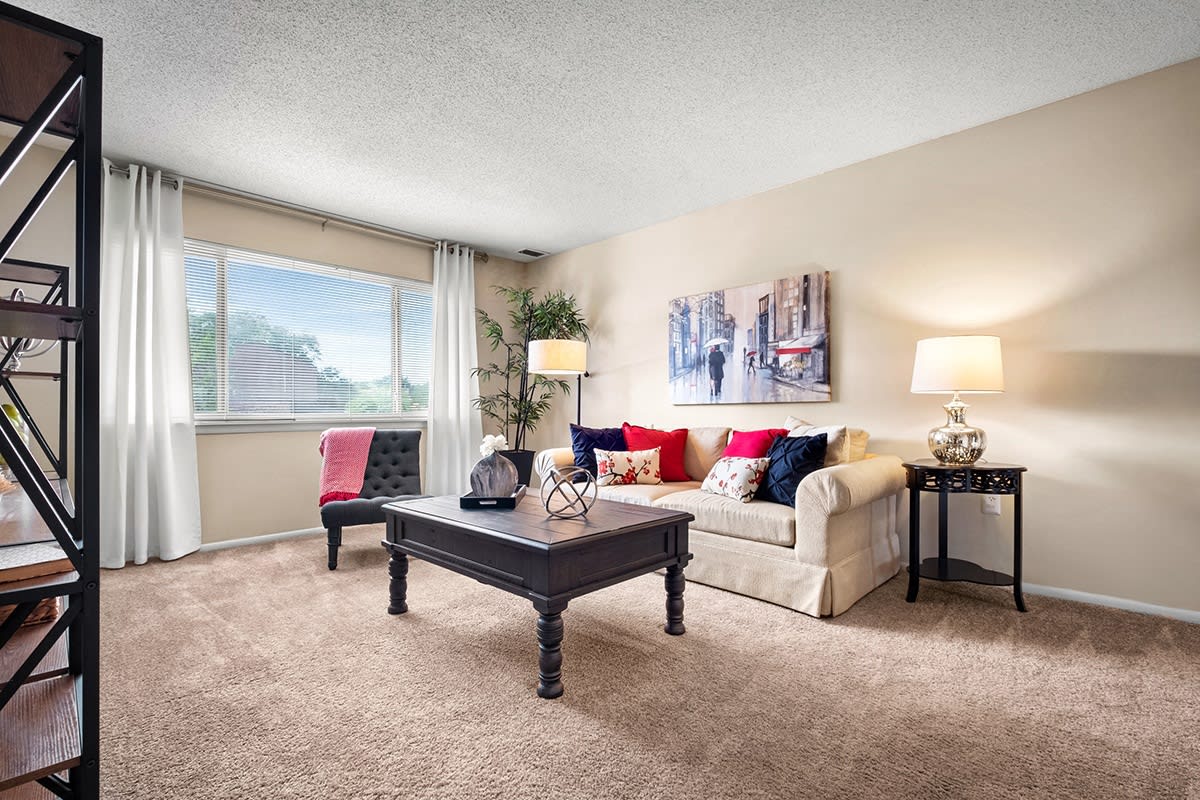 Woodlake Park Apartments Image 15