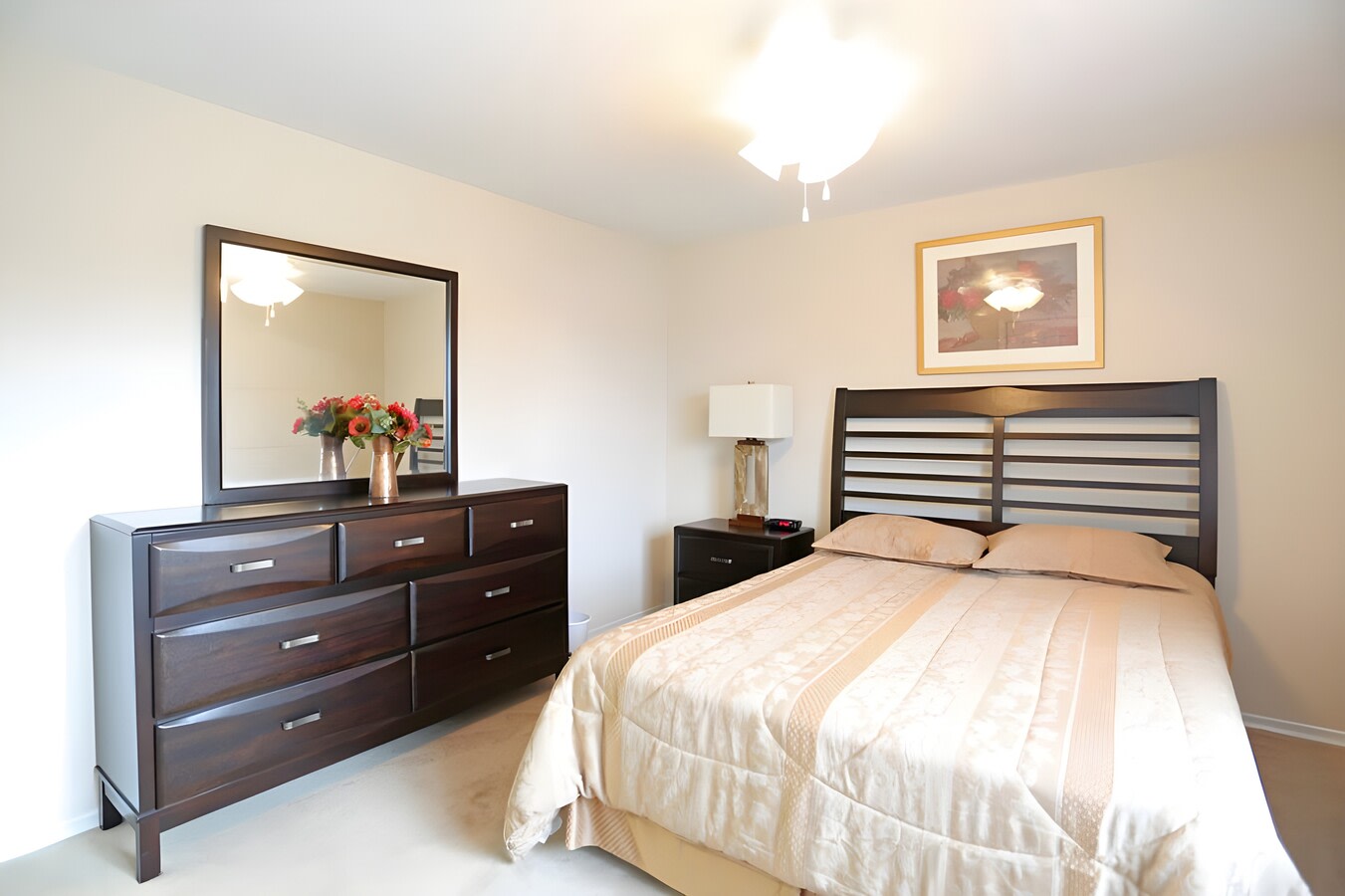 Hallmark Village Apartments Image 10