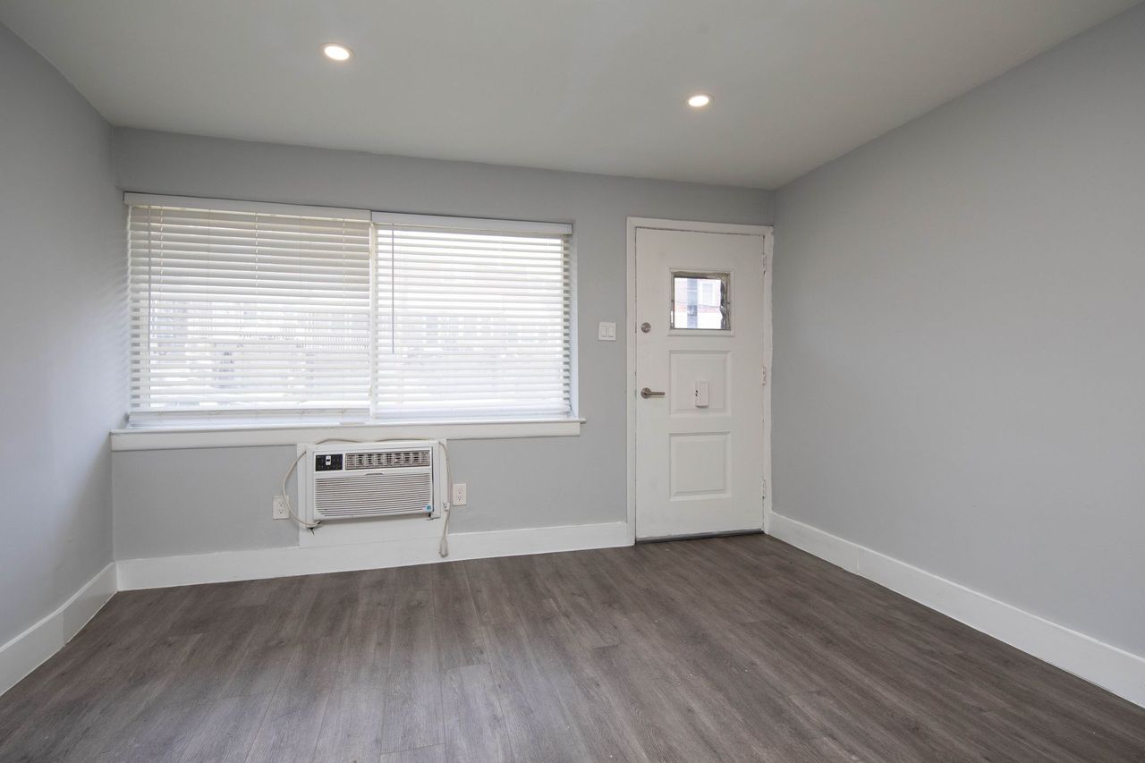 10th St. Apartments Image 5