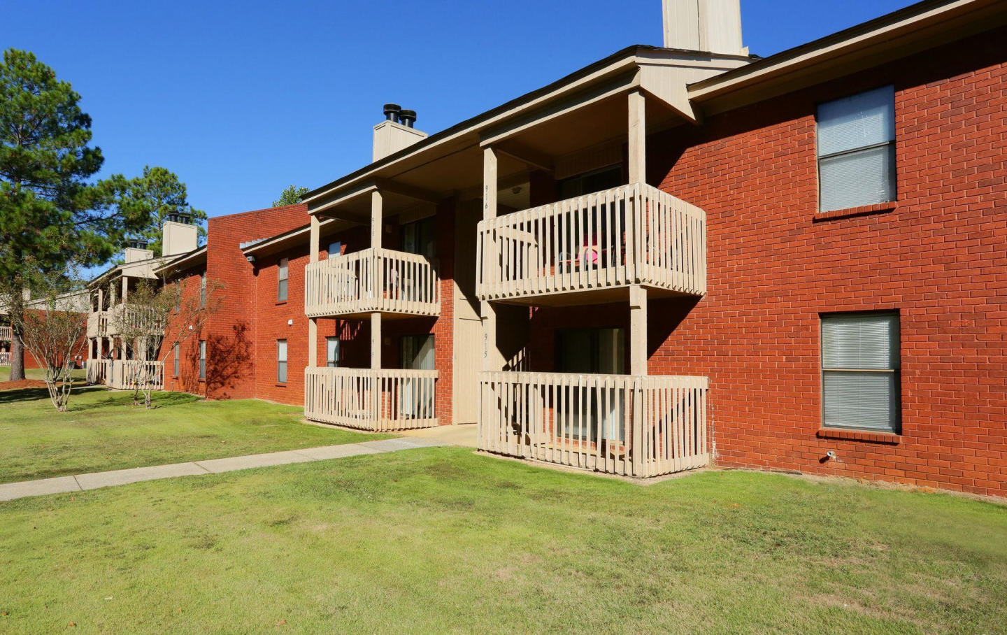 2800 McFarland Apartment Homes Image 7