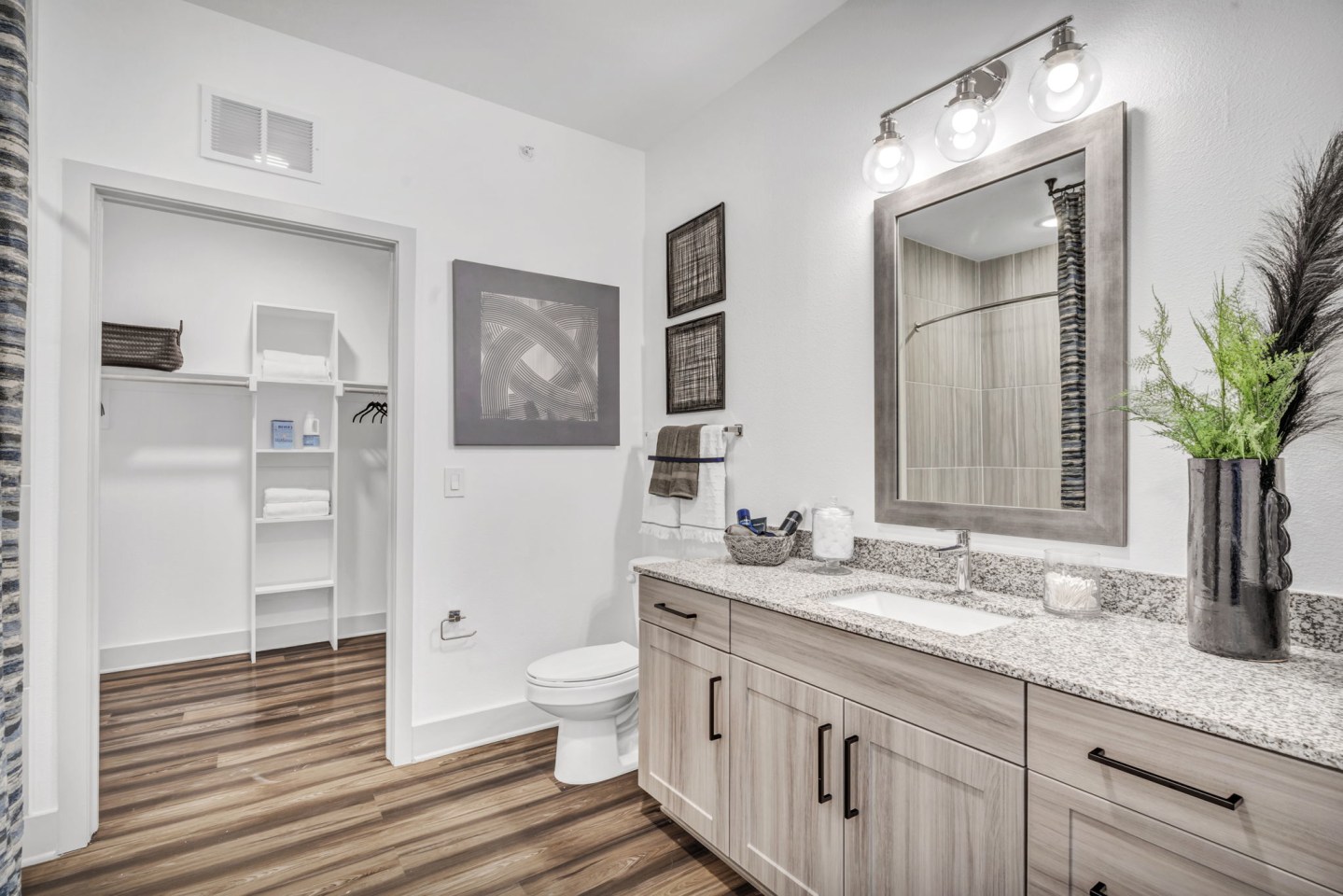Axis Grand Crossing Image 32