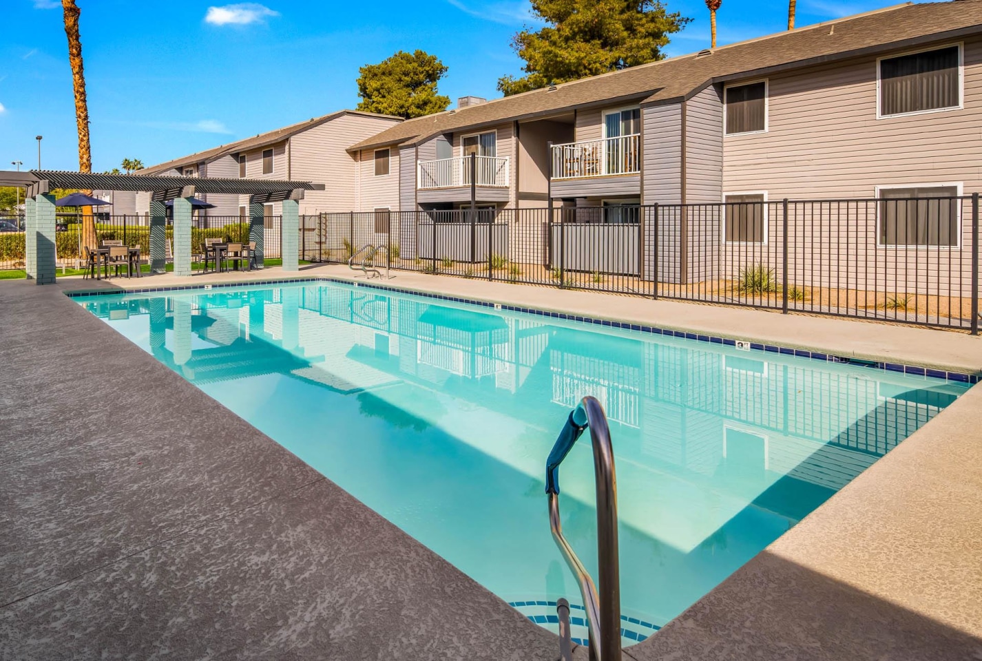 2900 Lux Apartment Homes Image 17