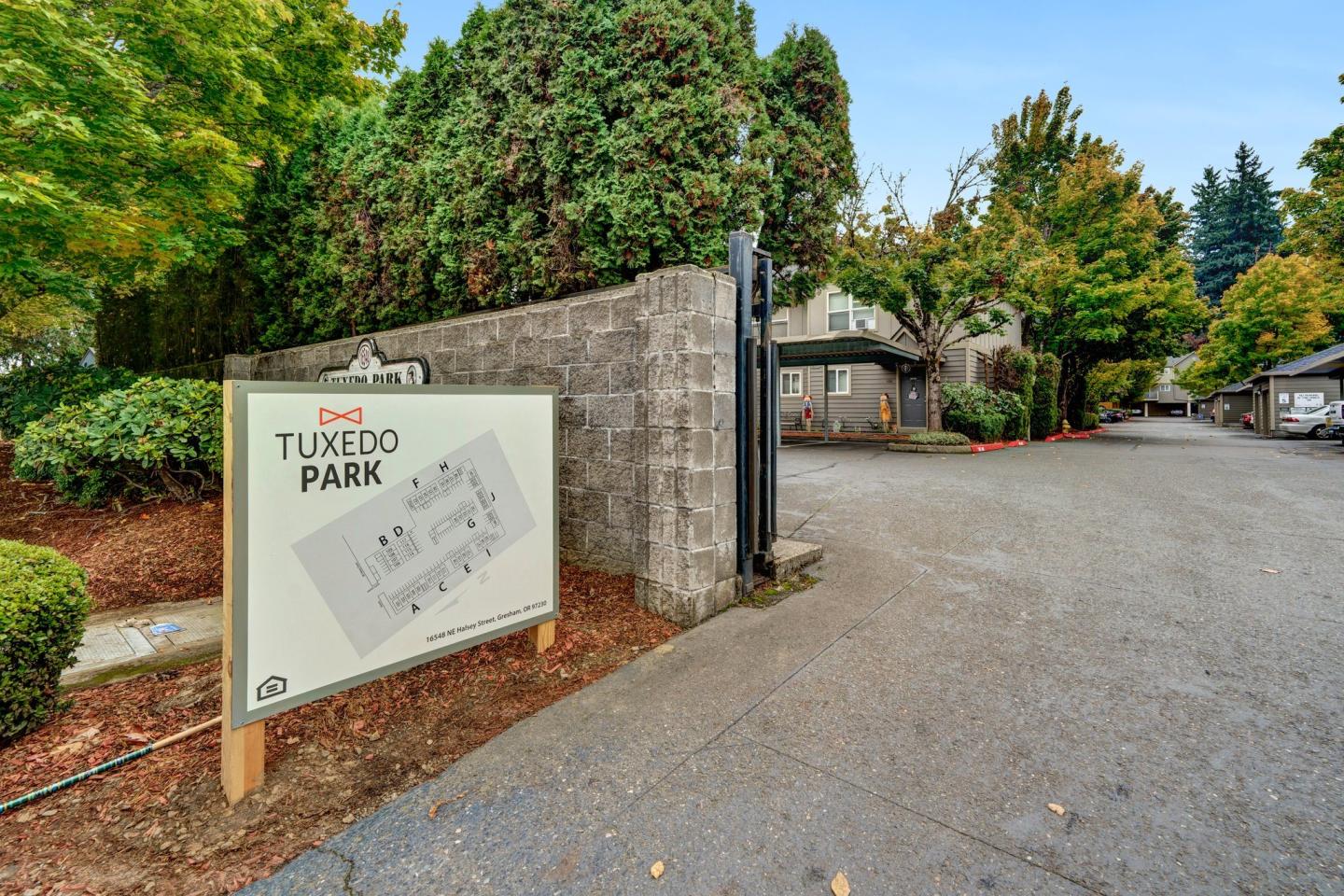 Tuxedo Park Image 40