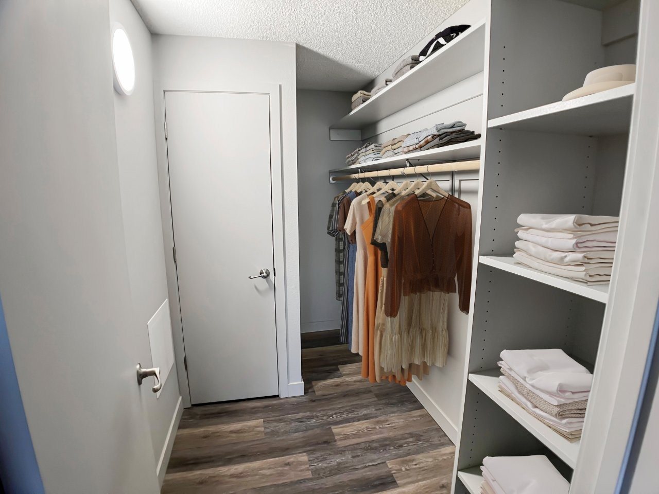Lake Tower Apartments Image 13
