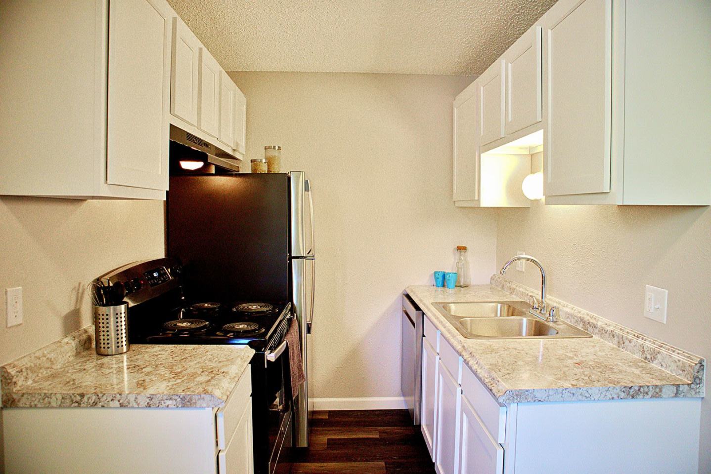 Lamar Village Apartments Image 13