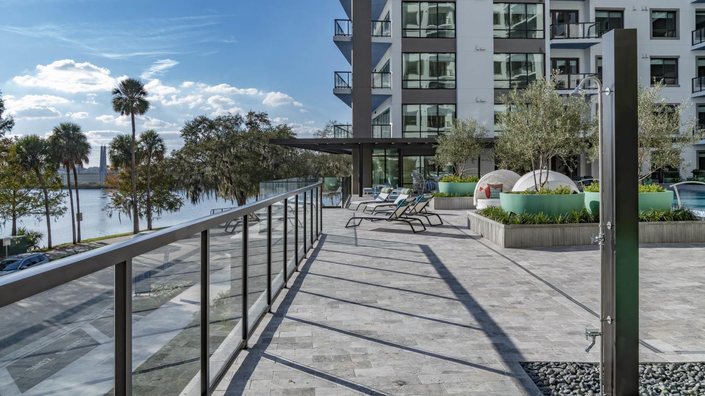 Lake House Image 10