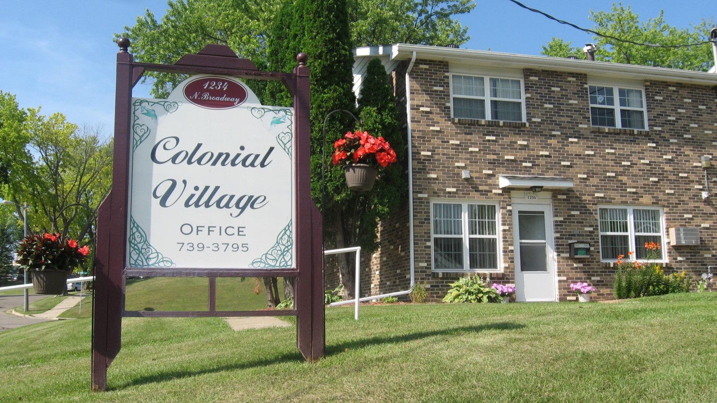 Colonial Village Image 15