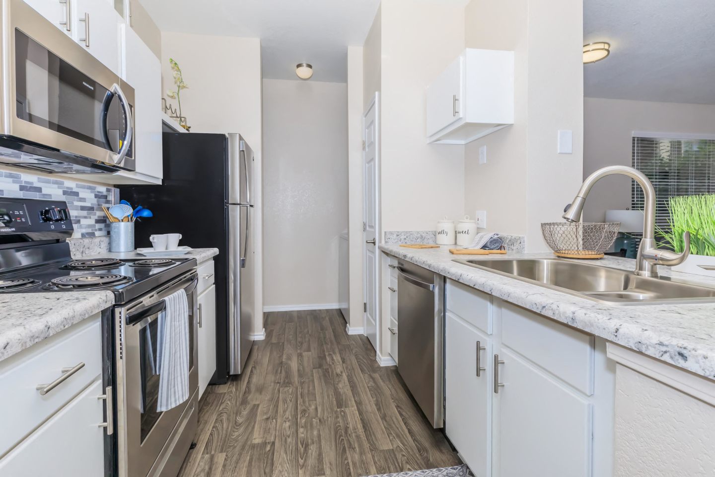 Riverwalk Luxury Apartments Image 22