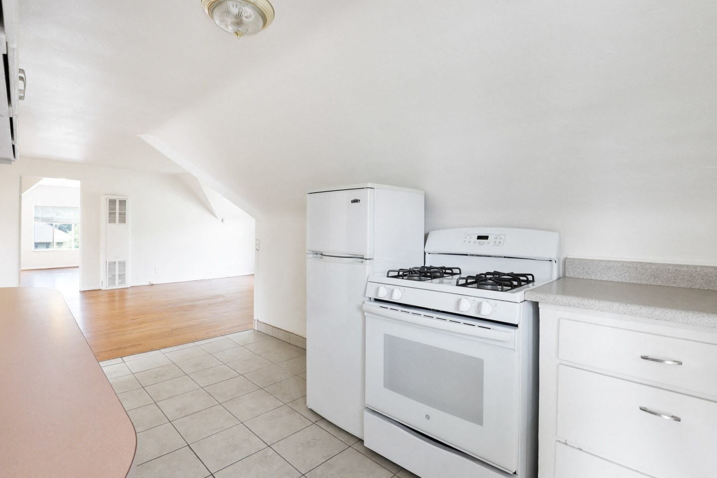 872 N Clarkson Image 4