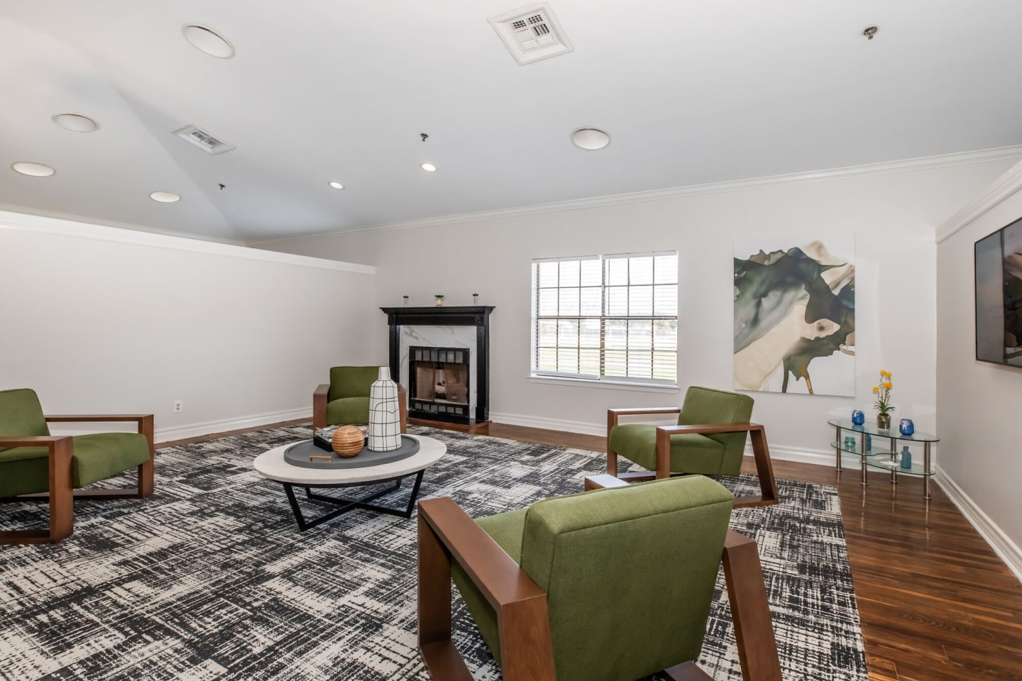 Encino Luxury Apartments Image 18