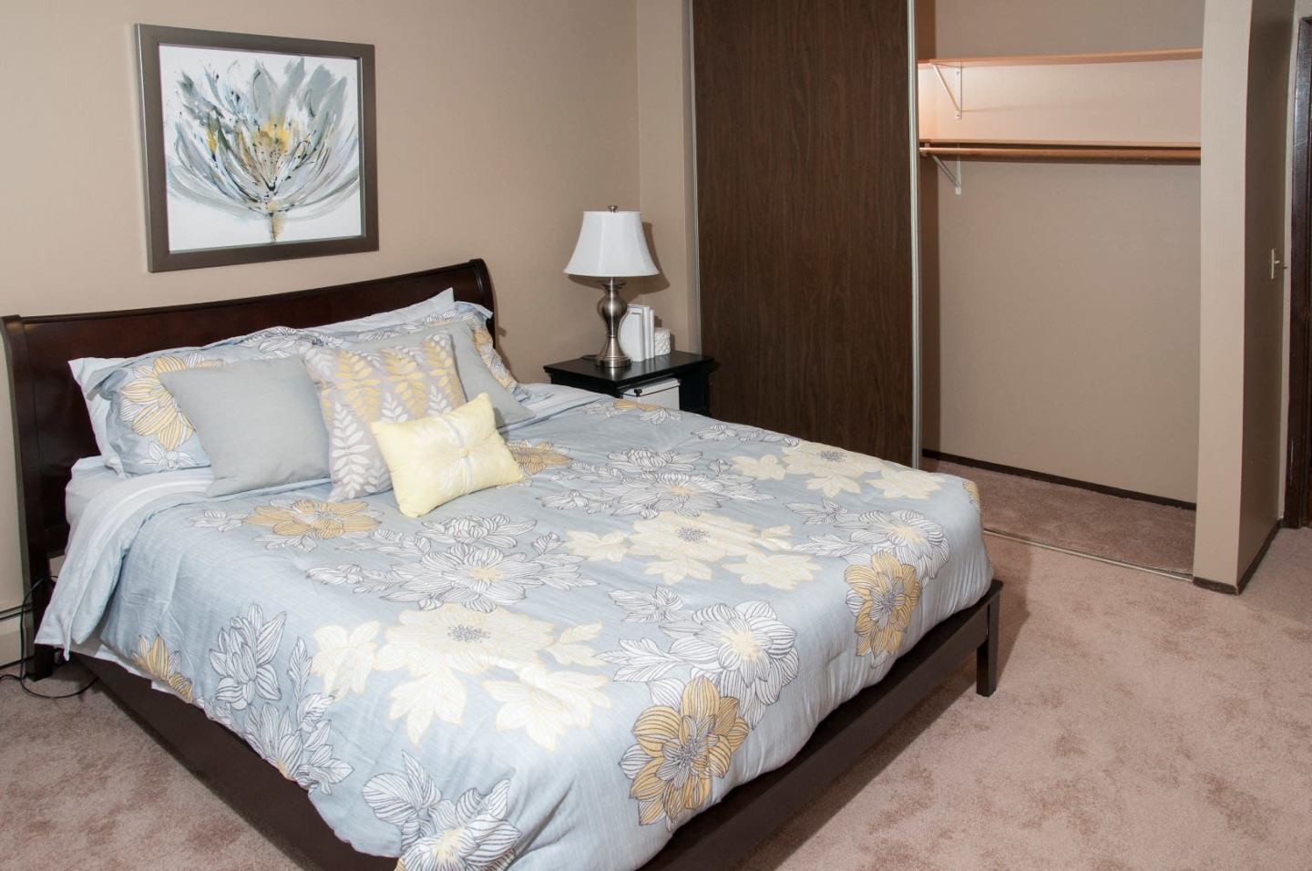 624 Huron Image 15