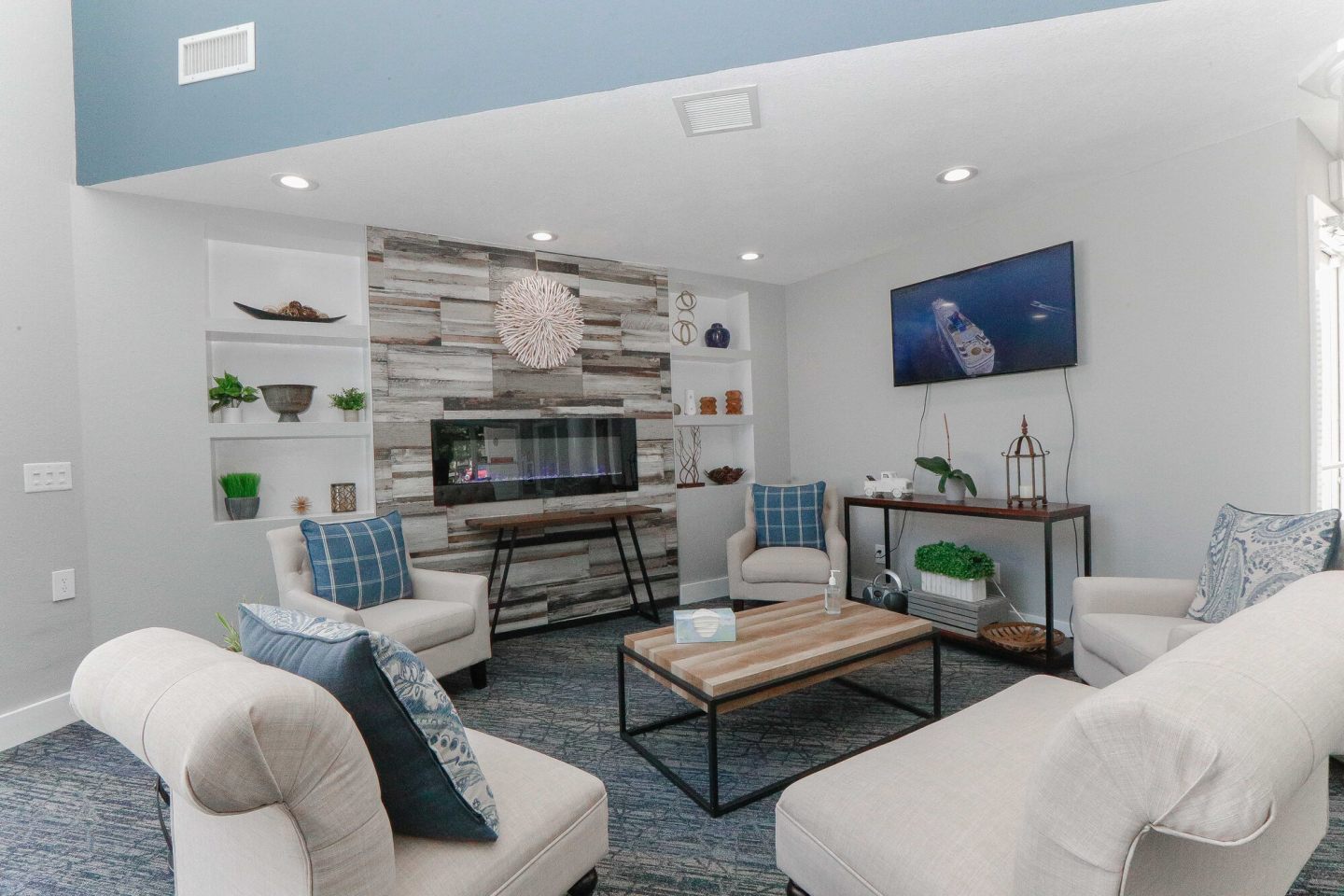 Royal Pointe Image 10