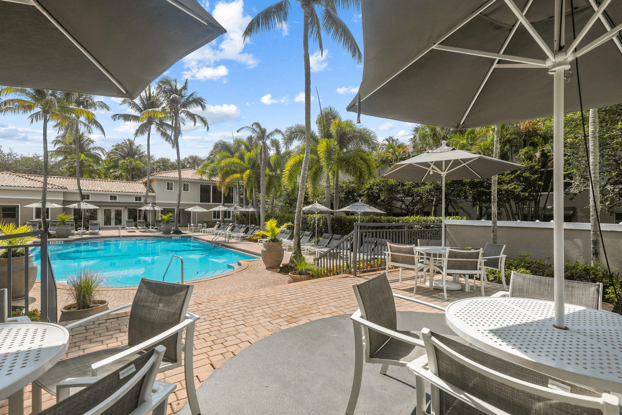 Coconut Palm Club Image 11