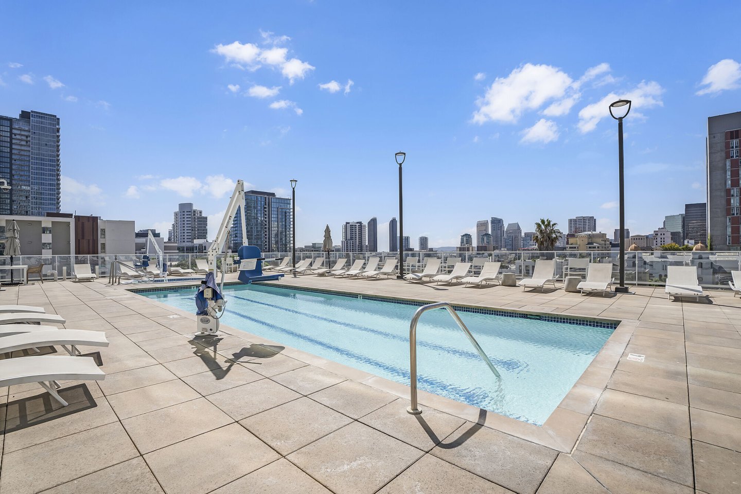 Broadway Towers Image 6