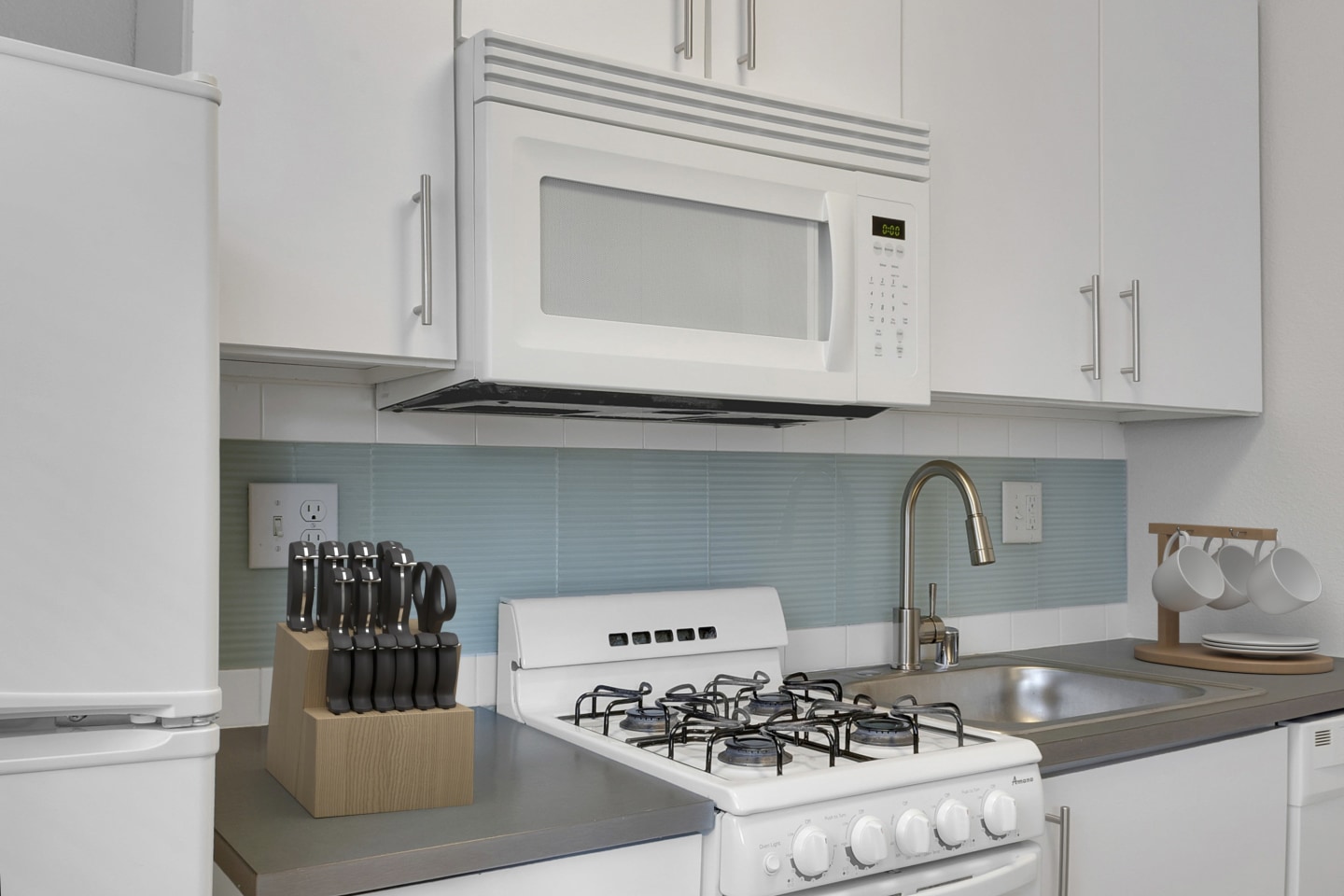 880 & 890 Dexter Image 8