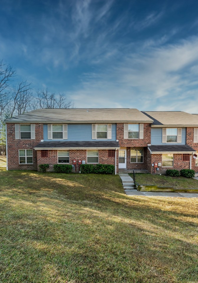 Spring Hill Apartments And Townhomes Image 1