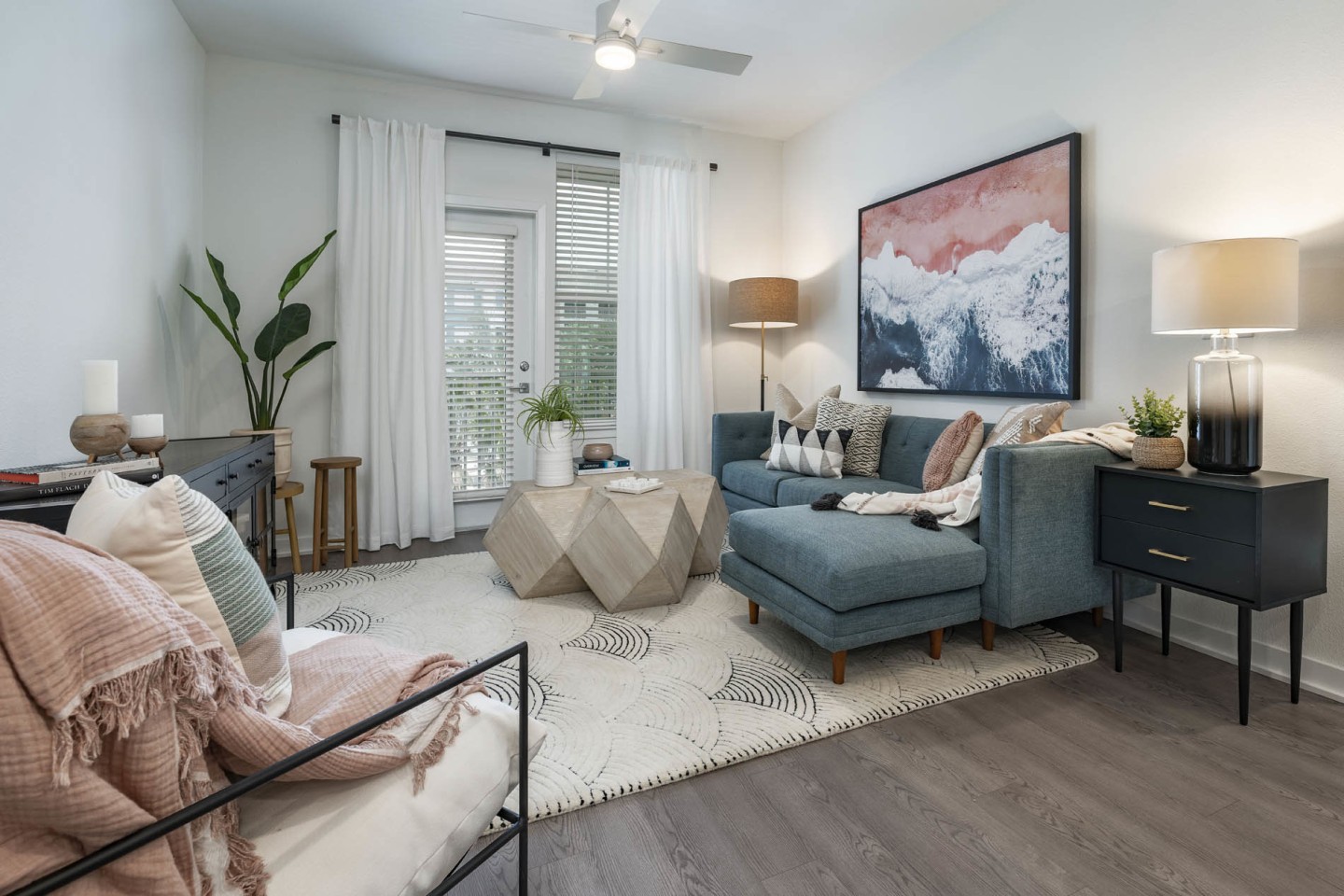 Essex Luxe Apartments Image 26