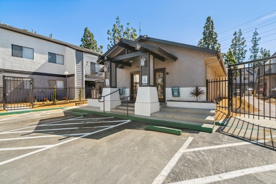 The District Apartment Homes Image 5