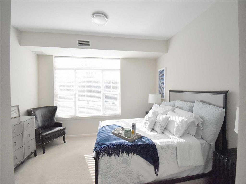 Oaks of Shorewood Apartments - 55+ Active Adult Apartment Homes Image 9