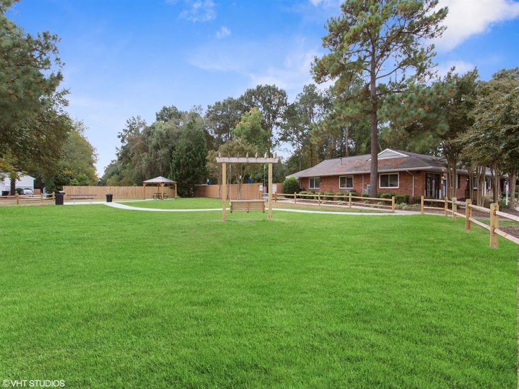 Courthouse Green Image 14
