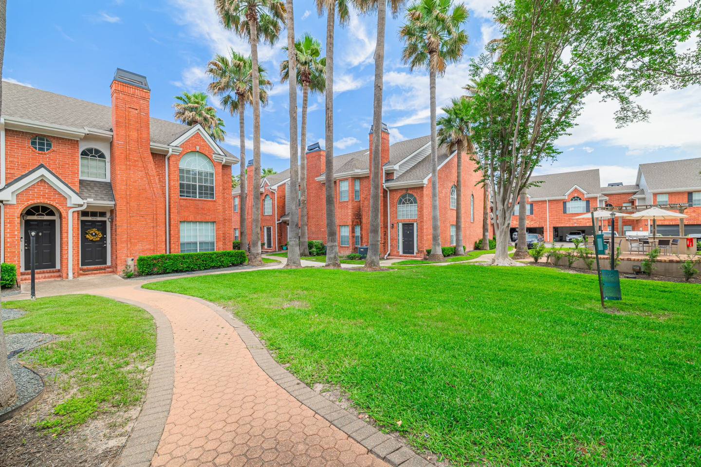 Plaza at the Medical Center Image 17