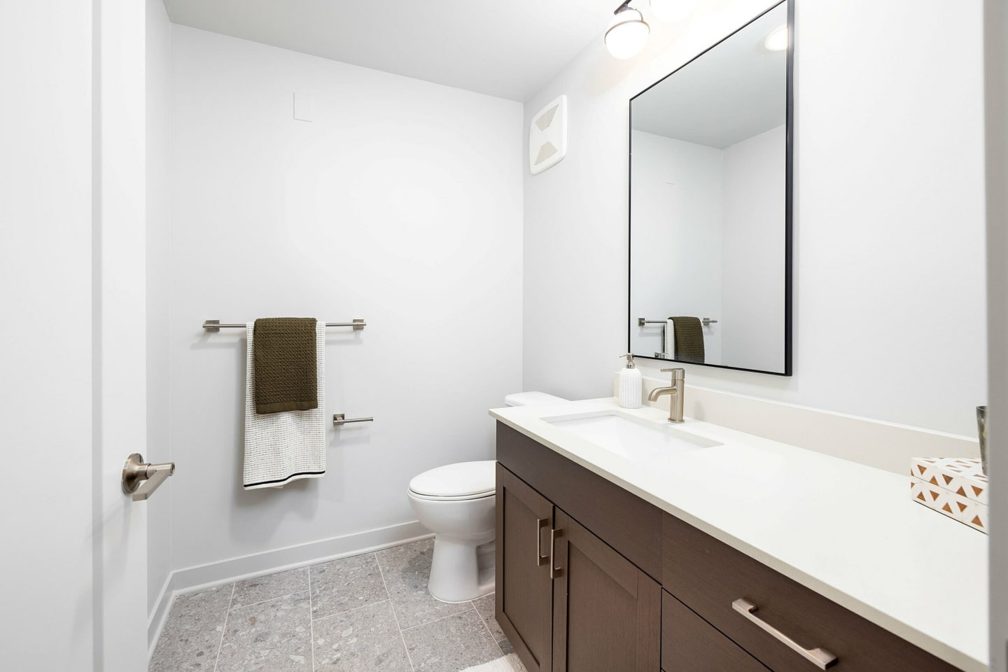 Jaeger Square Image 22