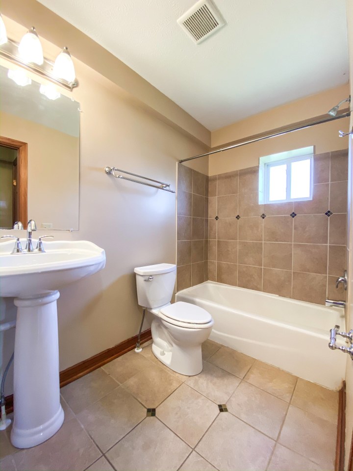 Hallwood Manor Apartments Image 7