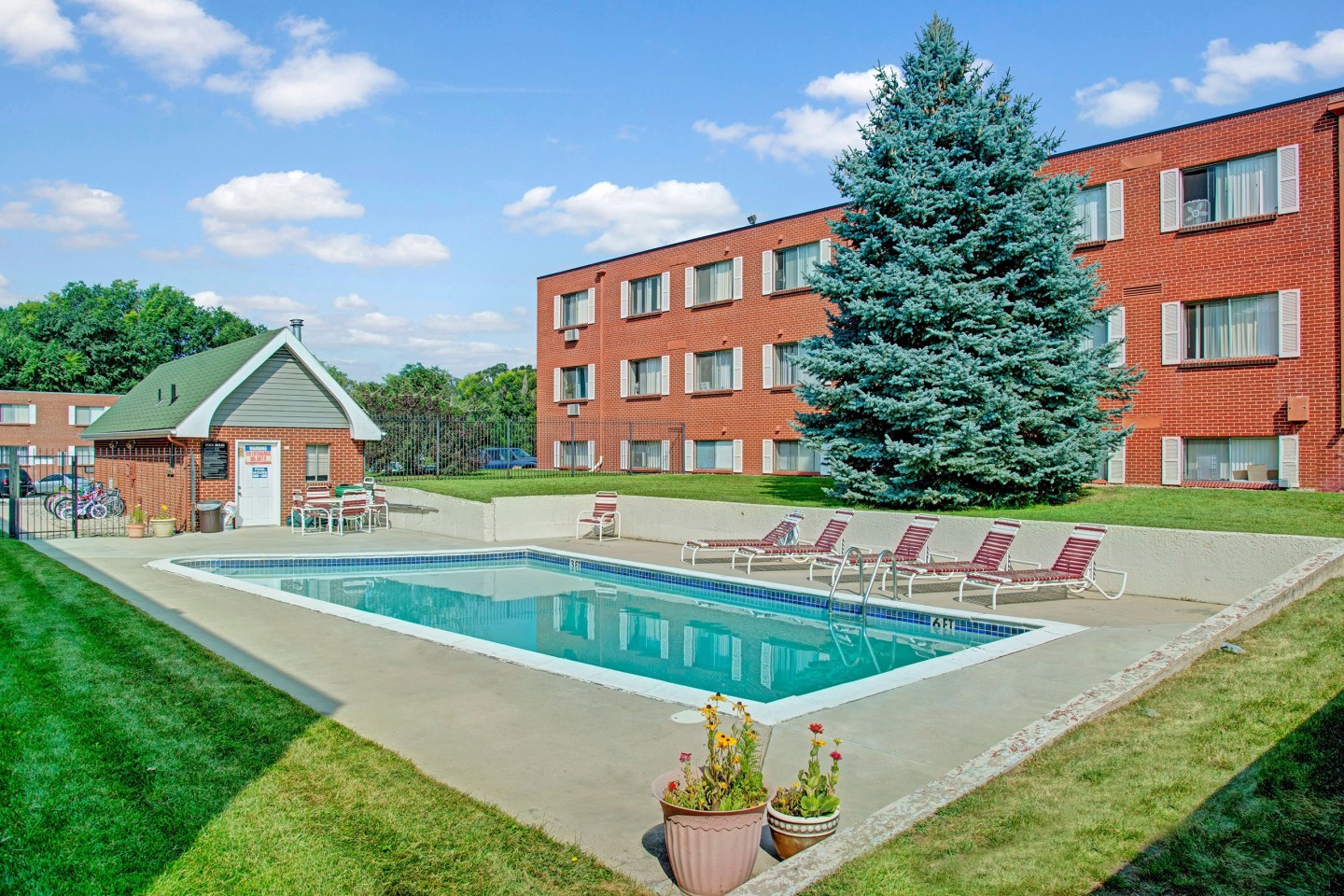 Bristol Square Apartments Image 6