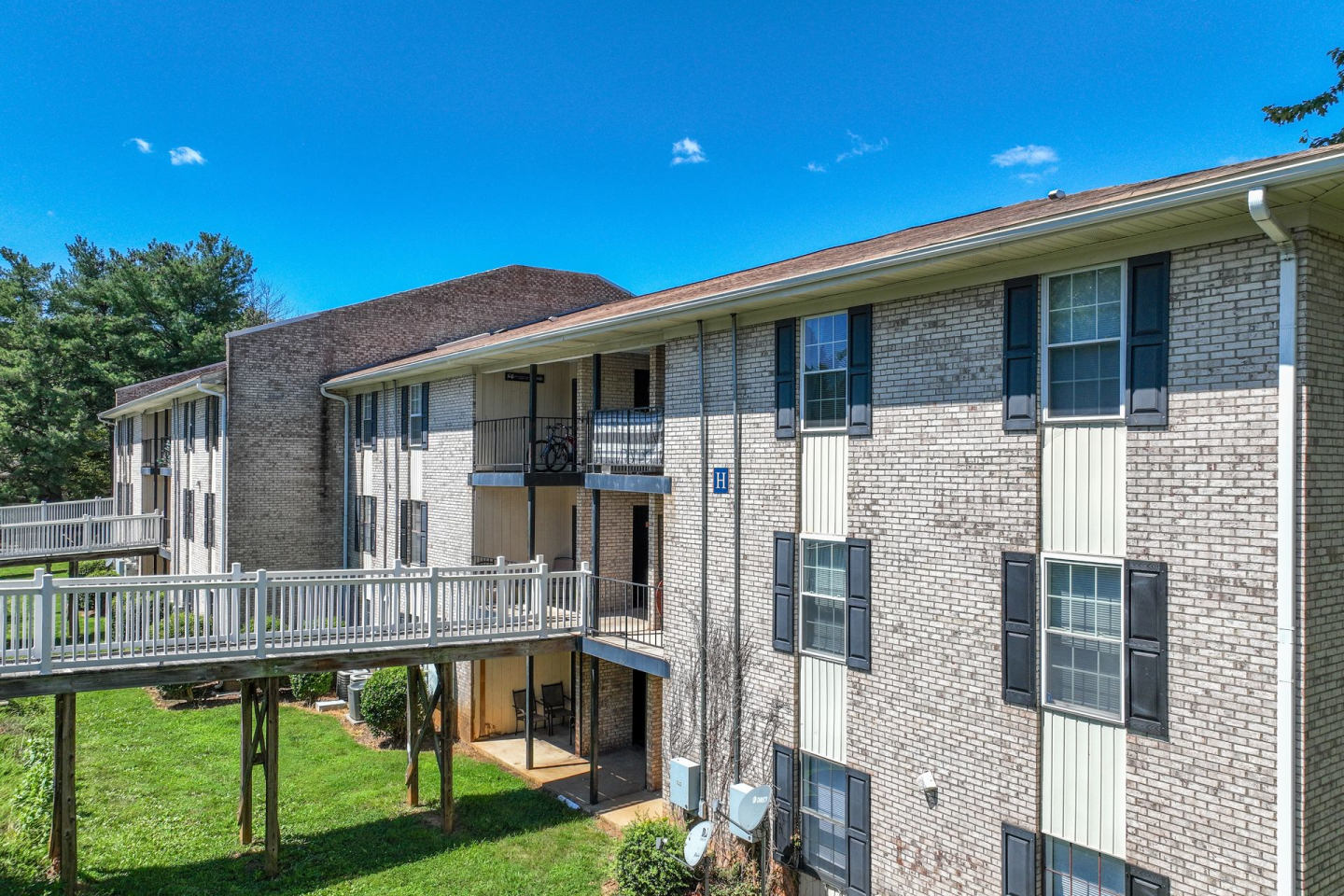 Arlington Apartments Image 13