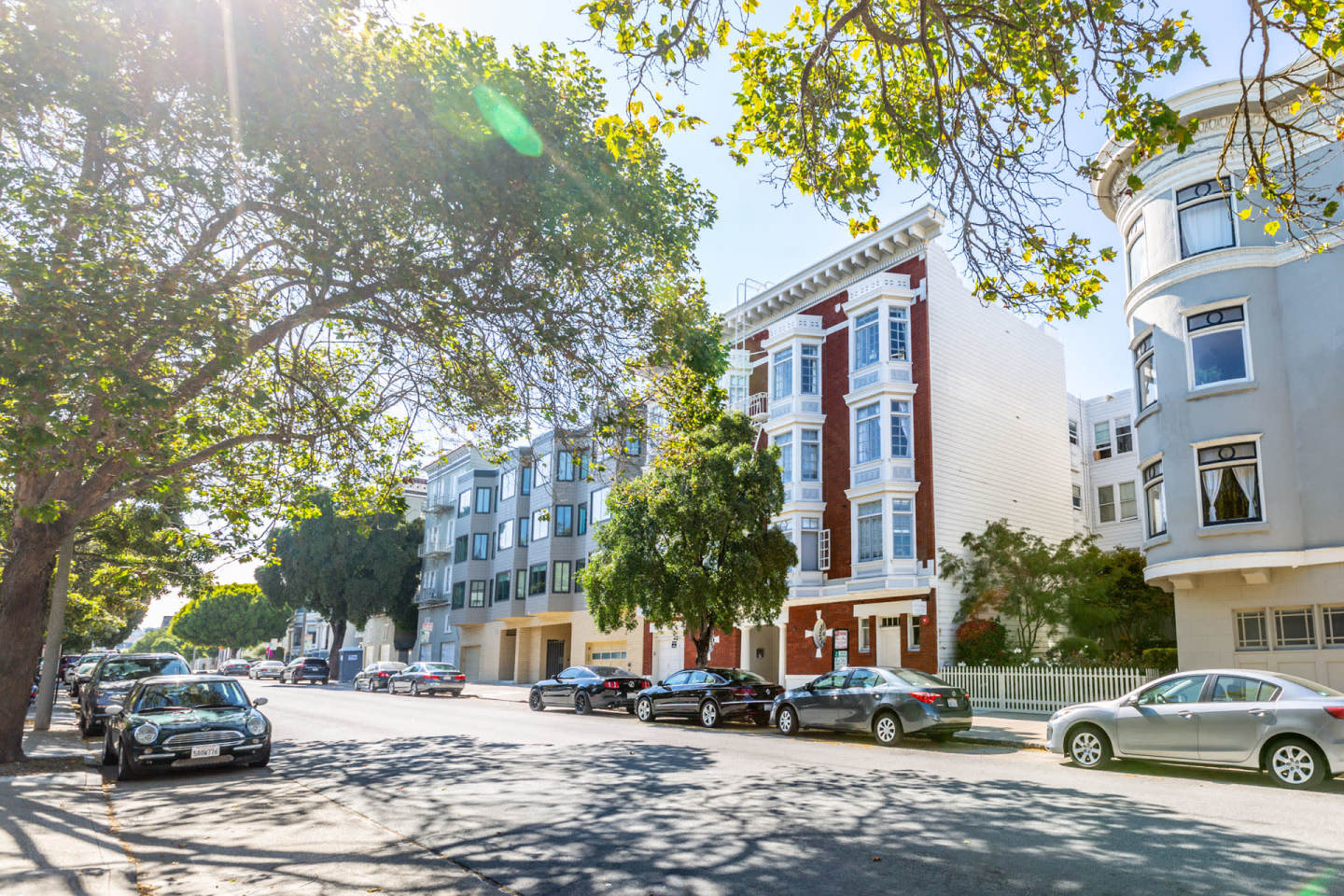 2730 SACRAMENTO Apartments Image 3