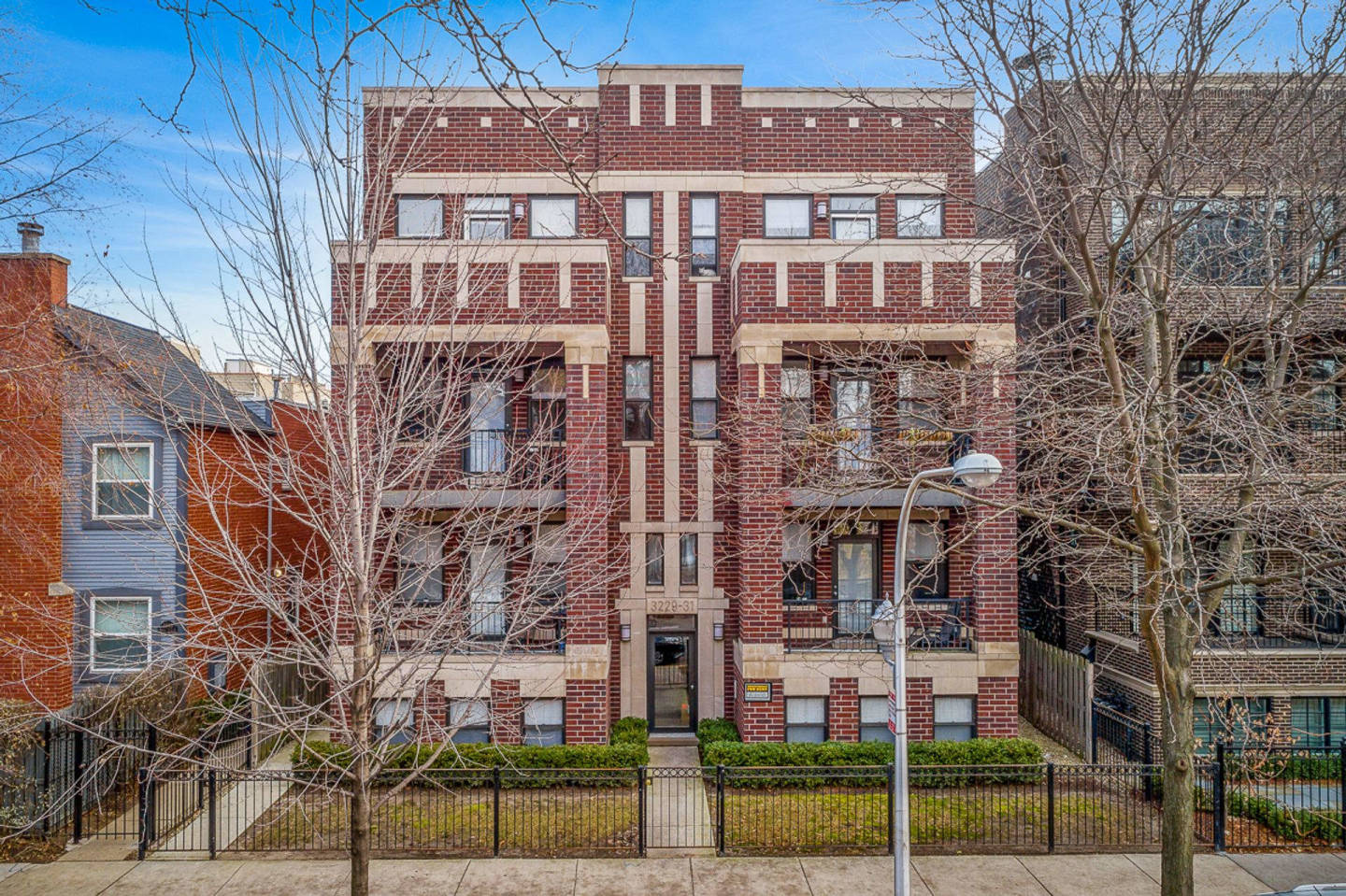 3229-31 N Kenmore Image 1